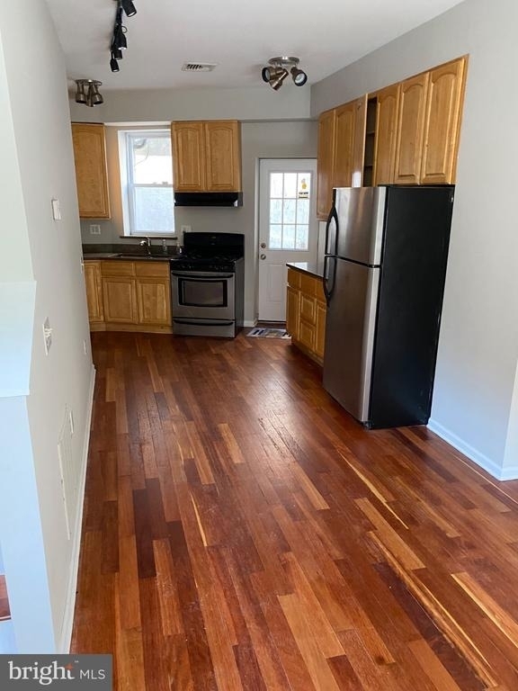 912 E Passyunk Avenue - Photo 2