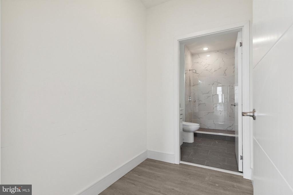 1221 E Fletcher Street - Photo 3