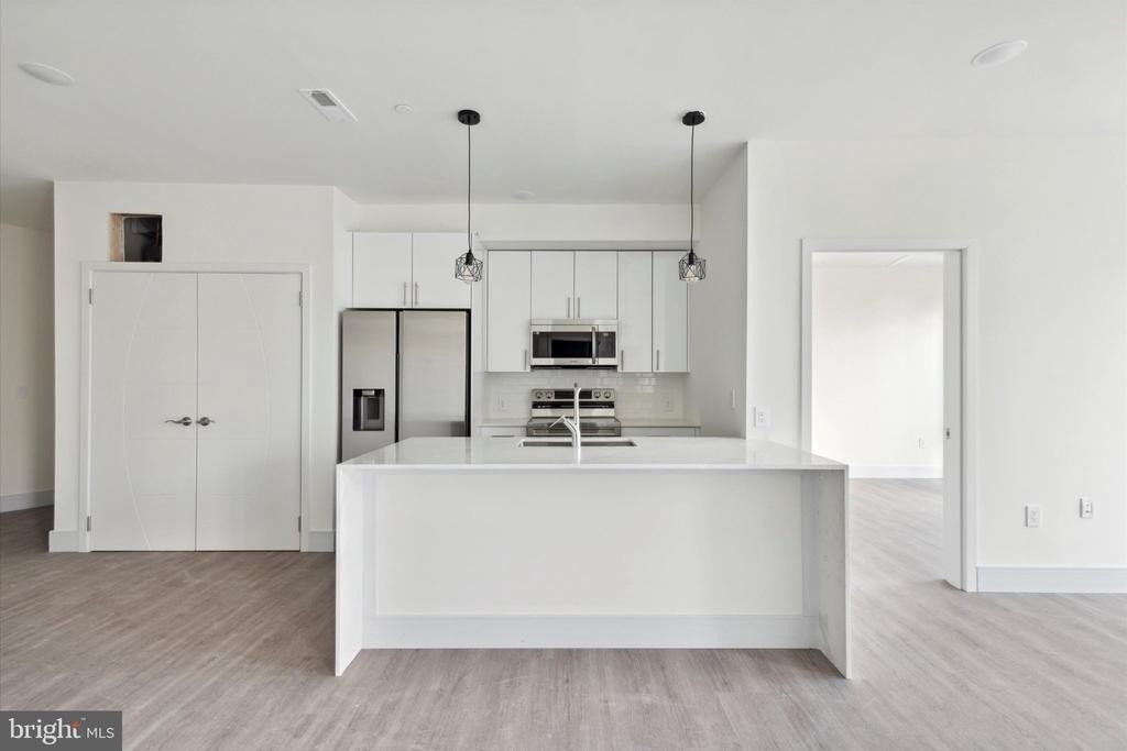 1221 E Fletcher Street - Photo 7