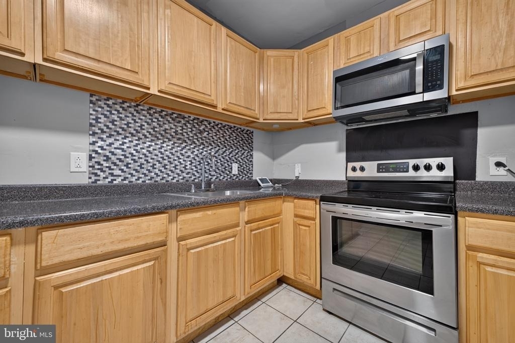 413 N Redfield Street - Photo 11