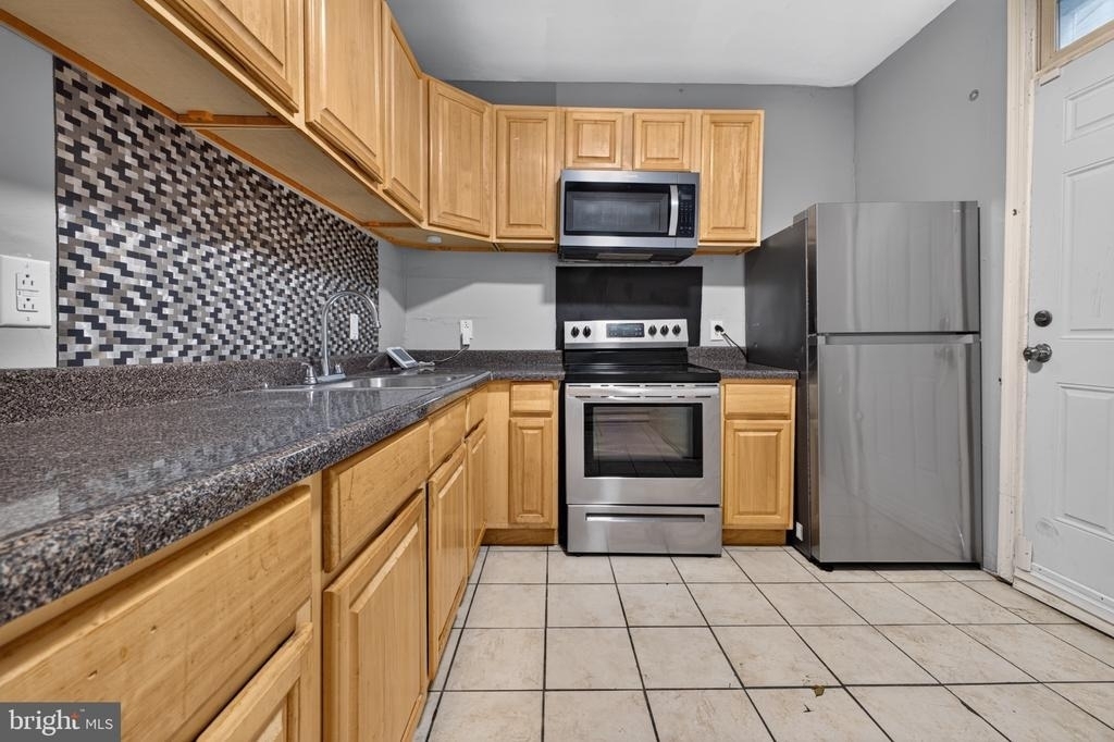 413 N Redfield Street - Photo 10