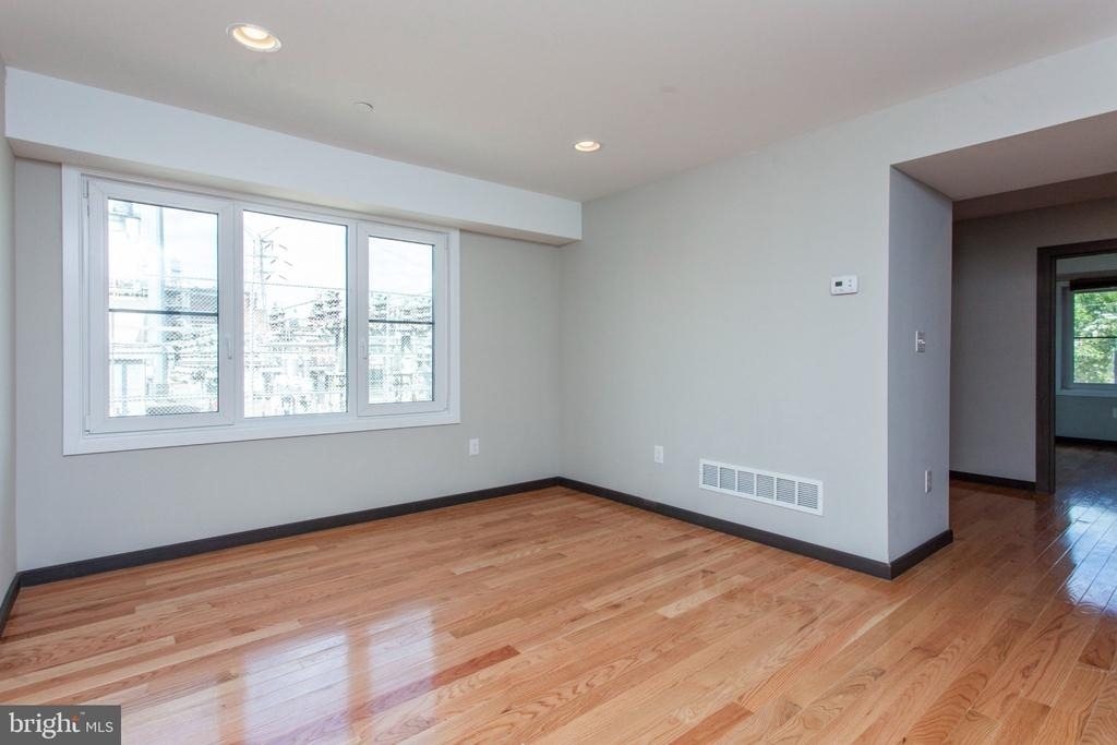 2553 Montrose Street - Photo 9