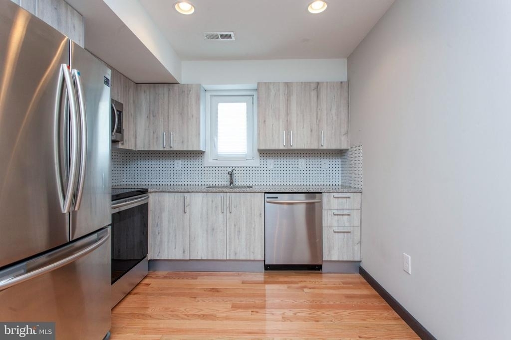 2553 Montrose Street - Photo 4