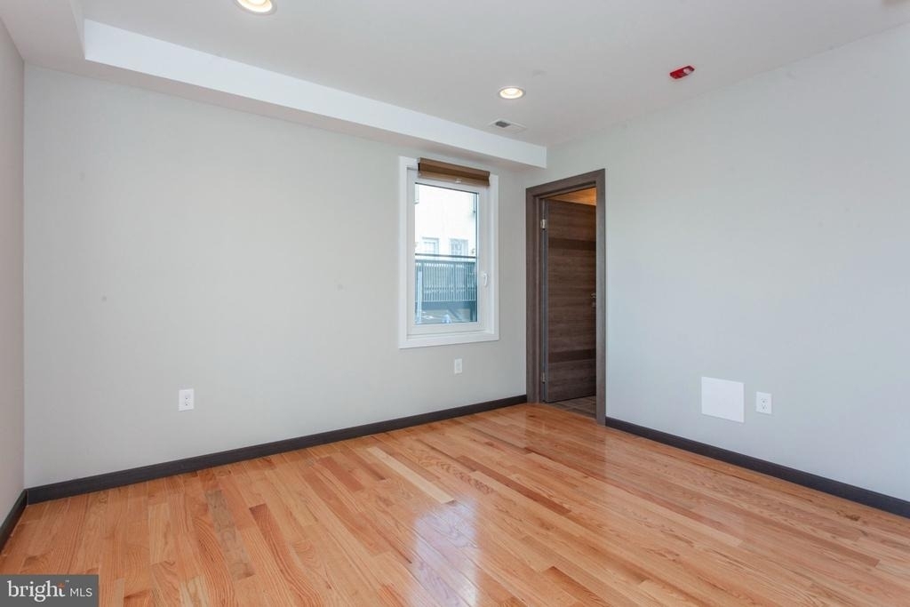 2553 Montrose Street - Photo 2