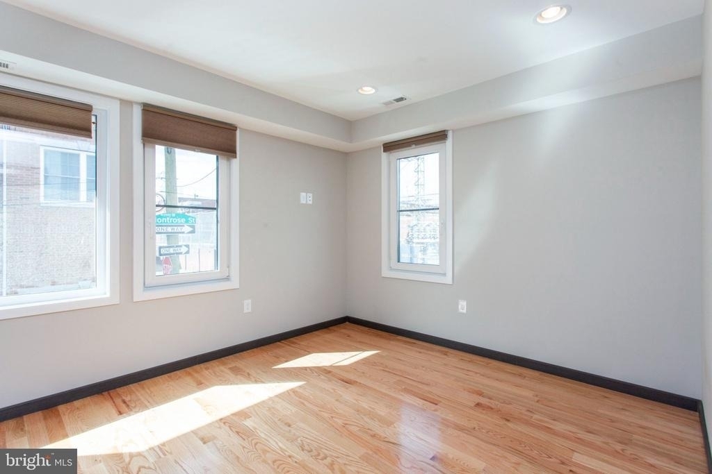 2553 Montrose Street - Photo 6