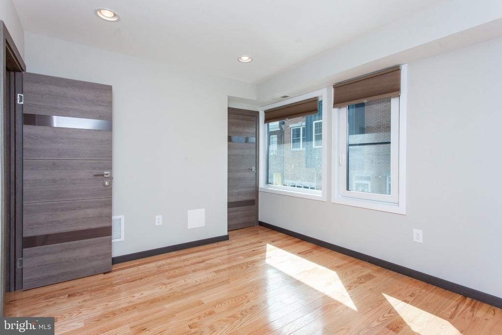 2553 Montrose Street - Photo 7