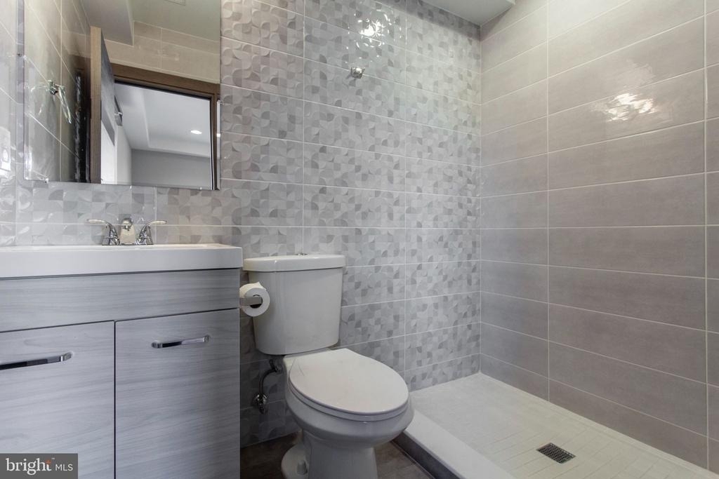 2553 Montrose Street - Photo 3