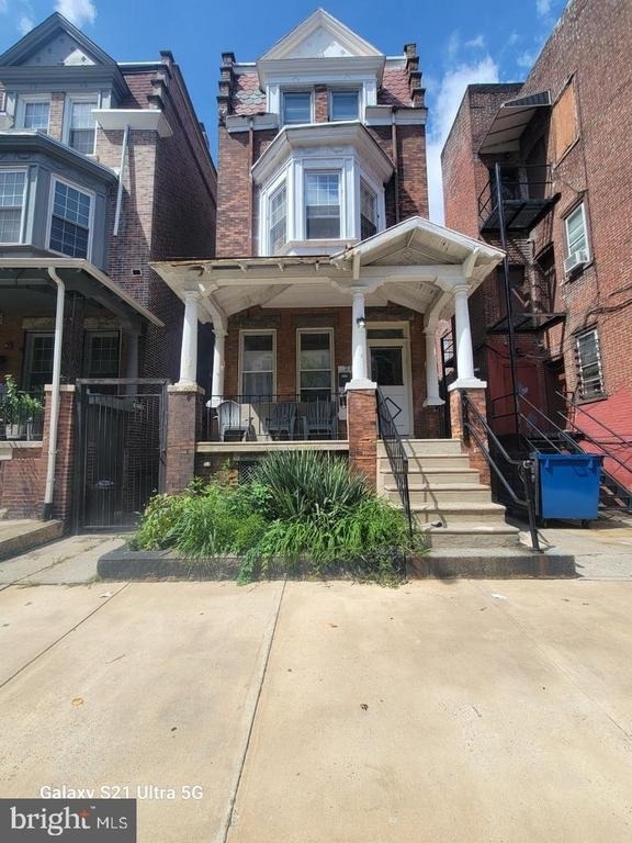 214 Buckingham Place - Photo 1