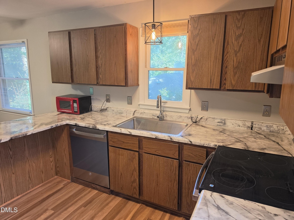 1102 E Franklin Street - Photo 4