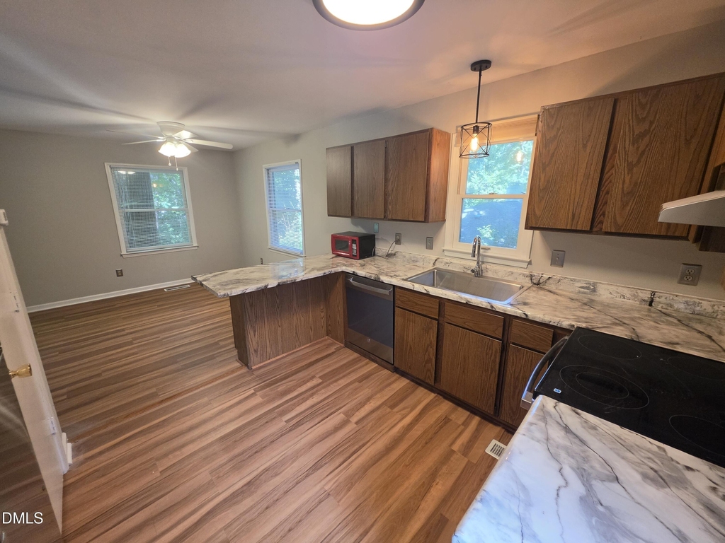 1102 E Franklin Street - Photo 3