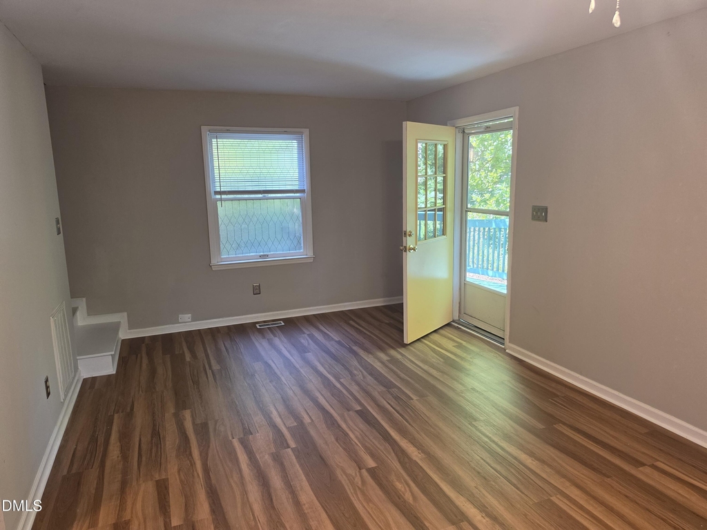 1102 E Franklin Street - Photo 8