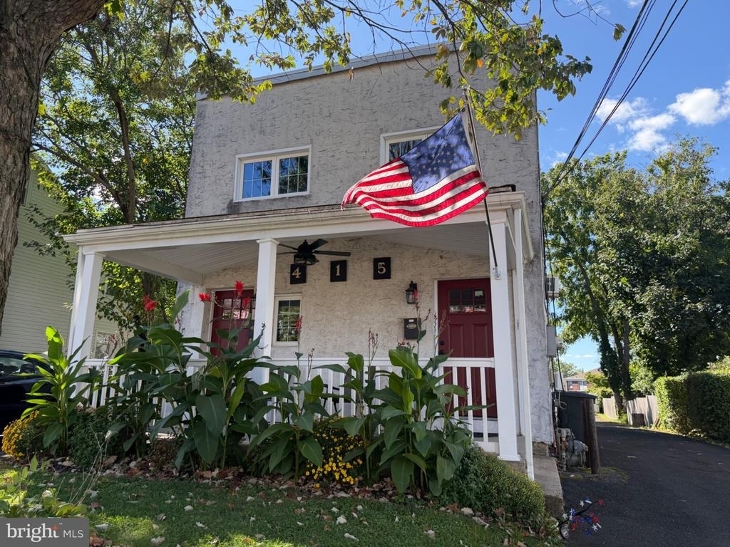 415 Maple Street - Photo 0