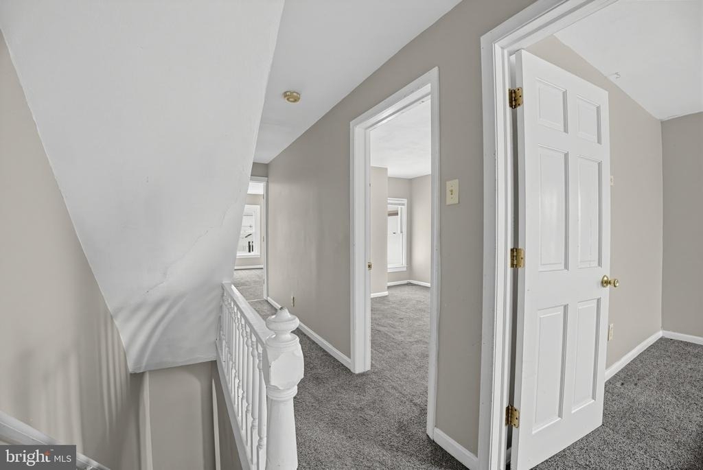 1124 1/2 W Locust Street - Photo 7