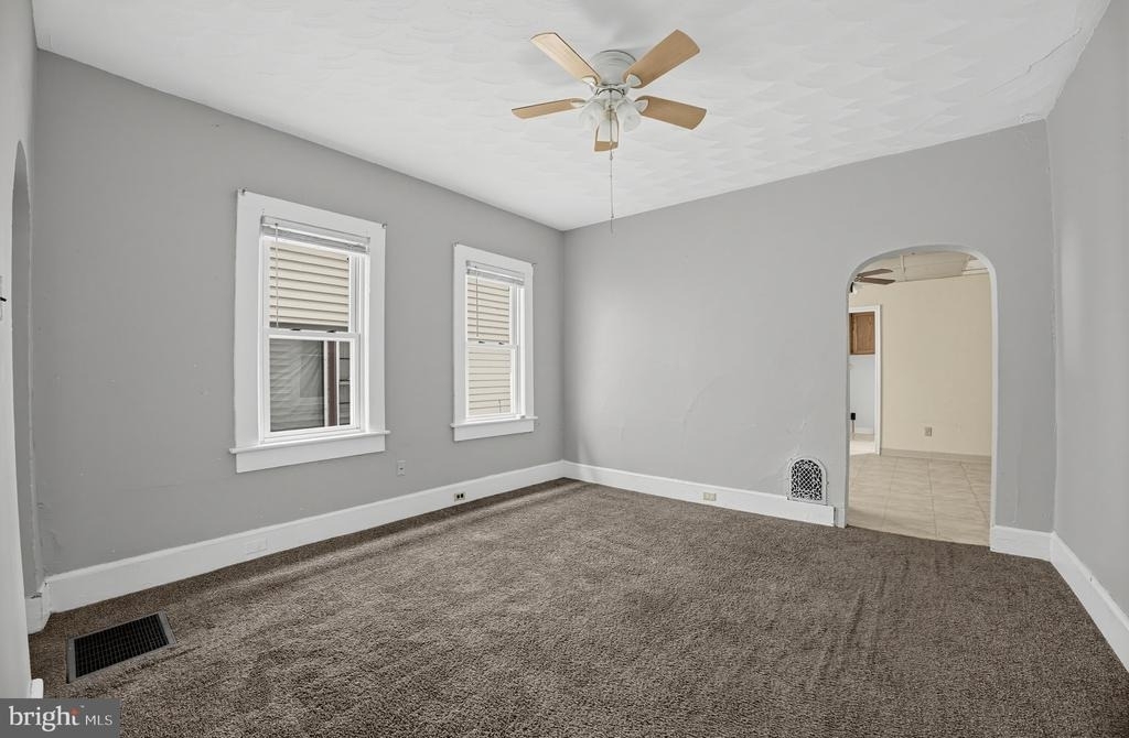 1124 1/2 W Locust Street - Photo 11