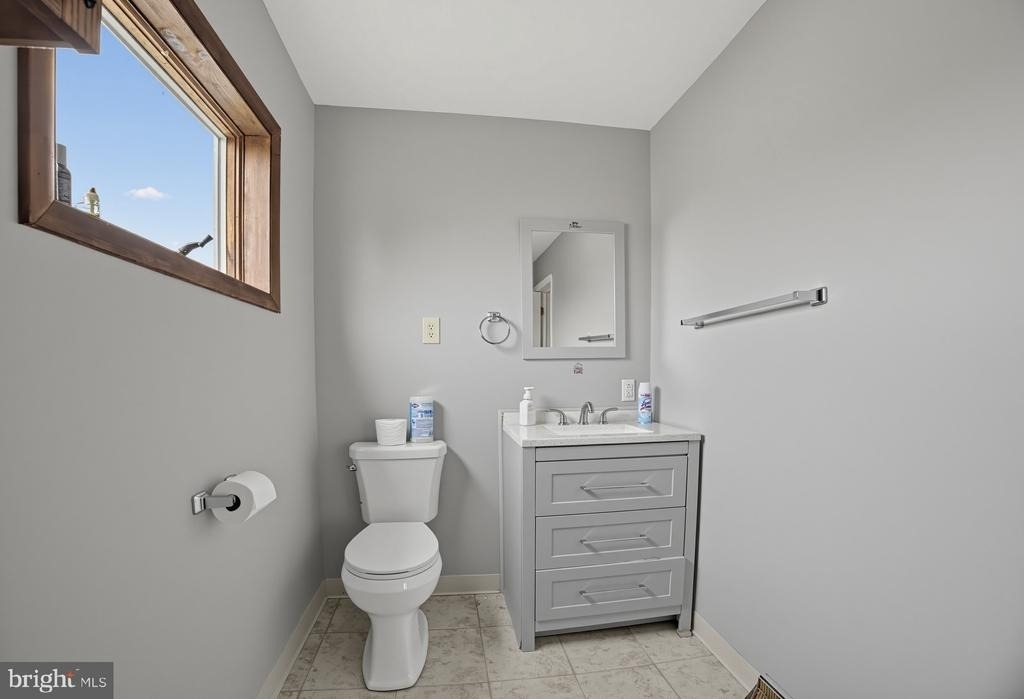 1124 1/2 W Locust Street - Photo 12