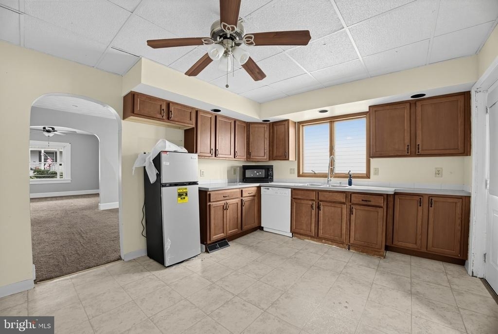 1124 1/2 W Locust Street - Photo 6