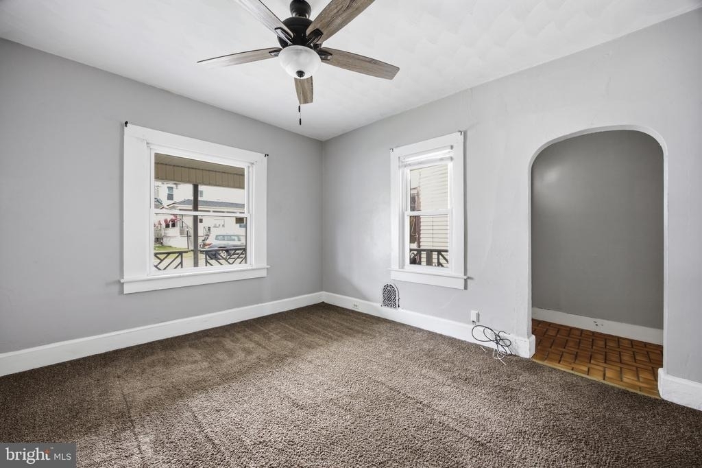 1124 1/2 W Locust Street - Photo 10