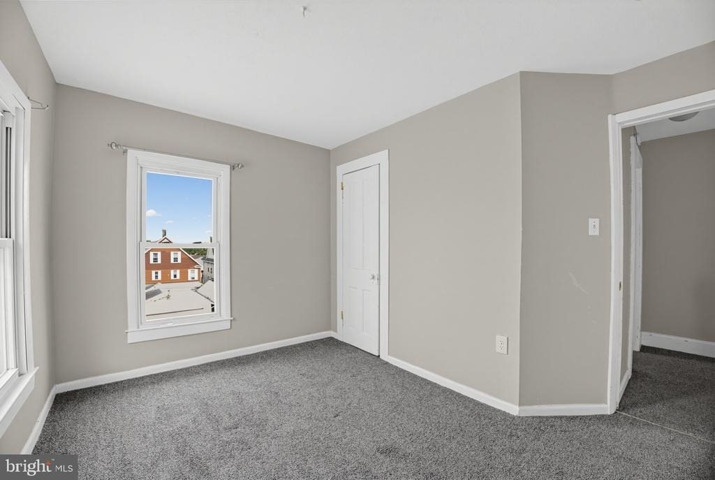 1124 1/2 W Locust Street - Photo 17