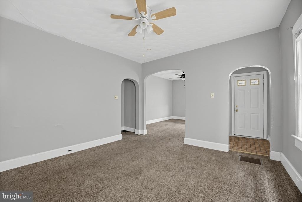 1124 1/2 W Locust Street - Photo 8