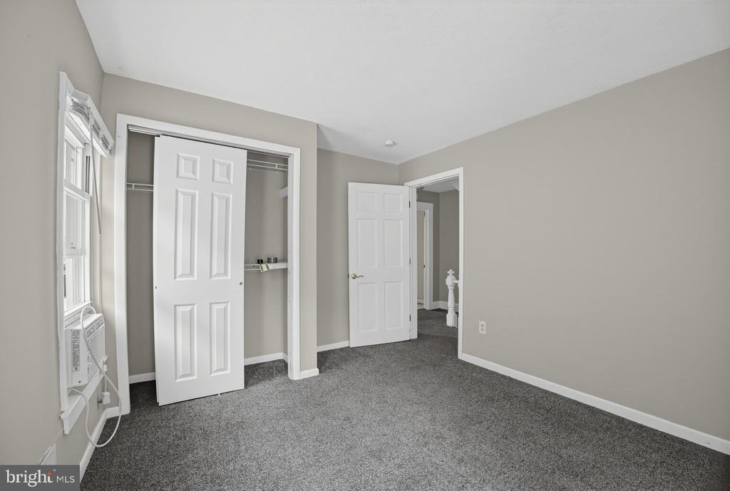 1124 1/2 W Locust Street - Photo 14