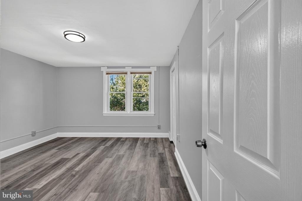 331 W 21st Street - Photo 10