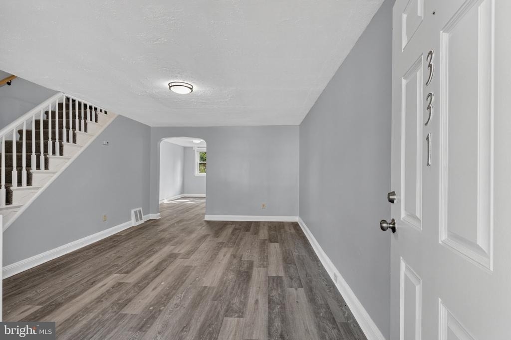 331 W 21st Street - Photo 4
