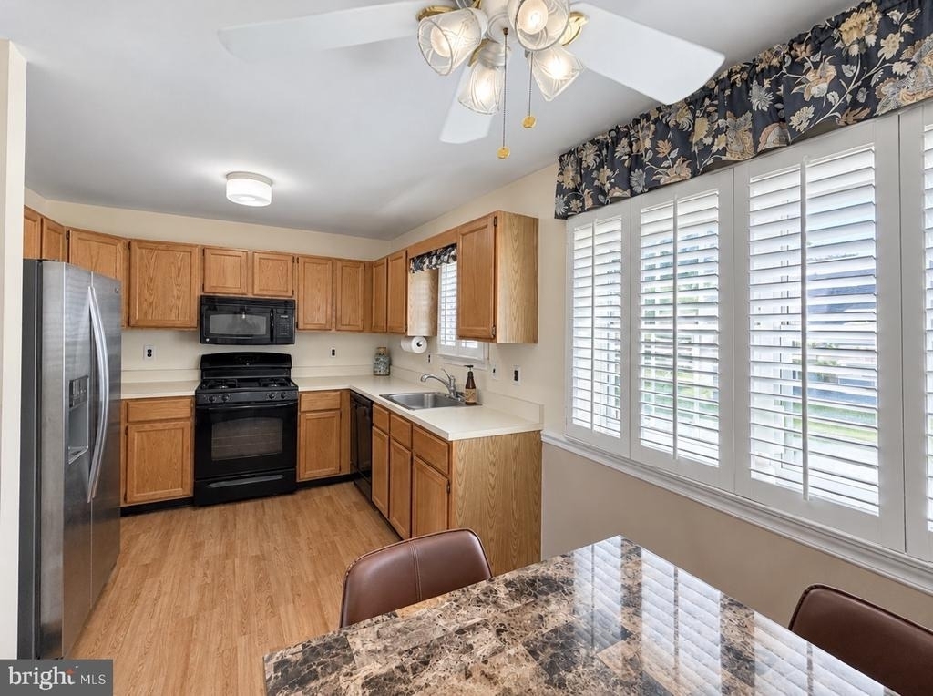 1009 Hillsboro Court - Photo 2