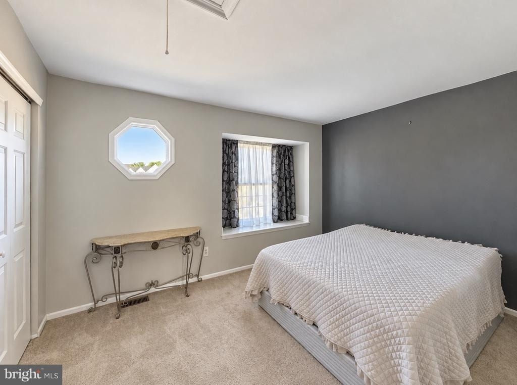 1009 Hillsboro Court - Photo 7