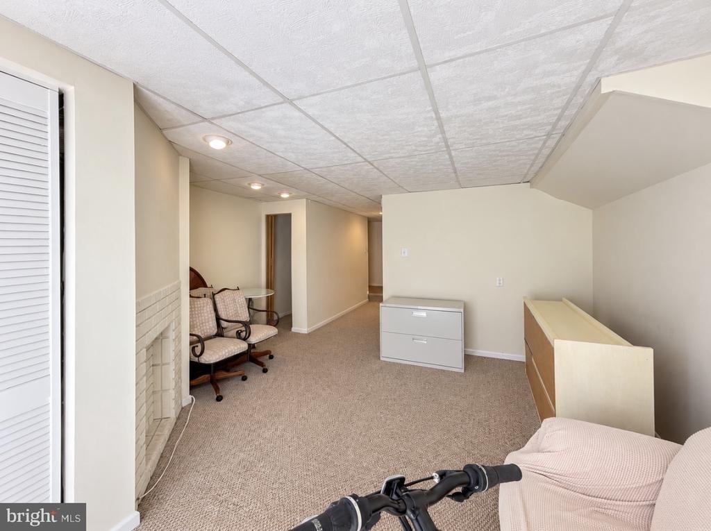 1009 Hillsboro Court - Photo 15