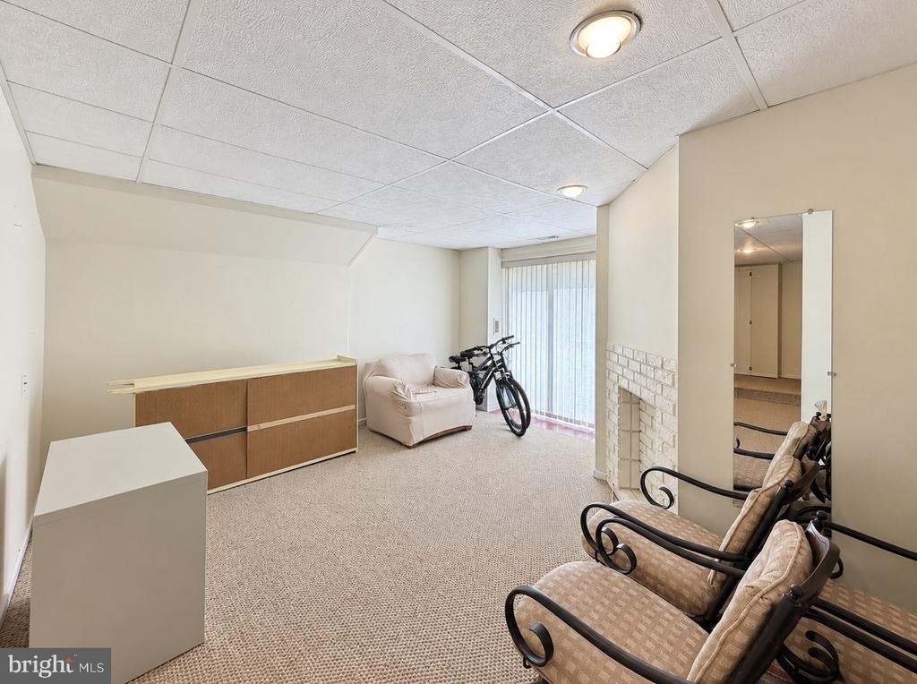1009 Hillsboro Court - Photo 14