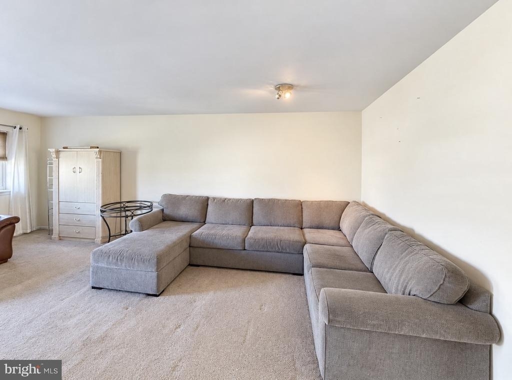 1009 Hillsboro Court - Photo 0