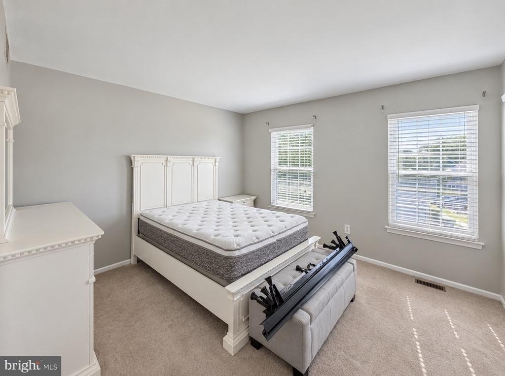 1009 Hillsboro Court - Photo 11