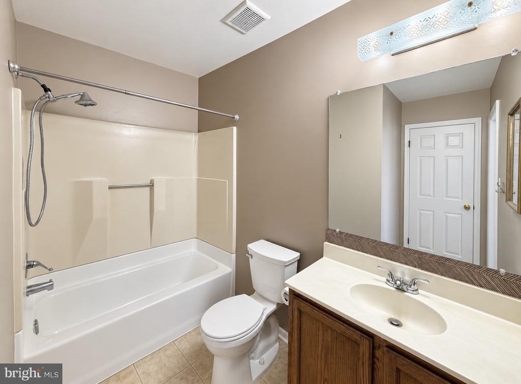 1009 Hillsboro Court - Photo 10
