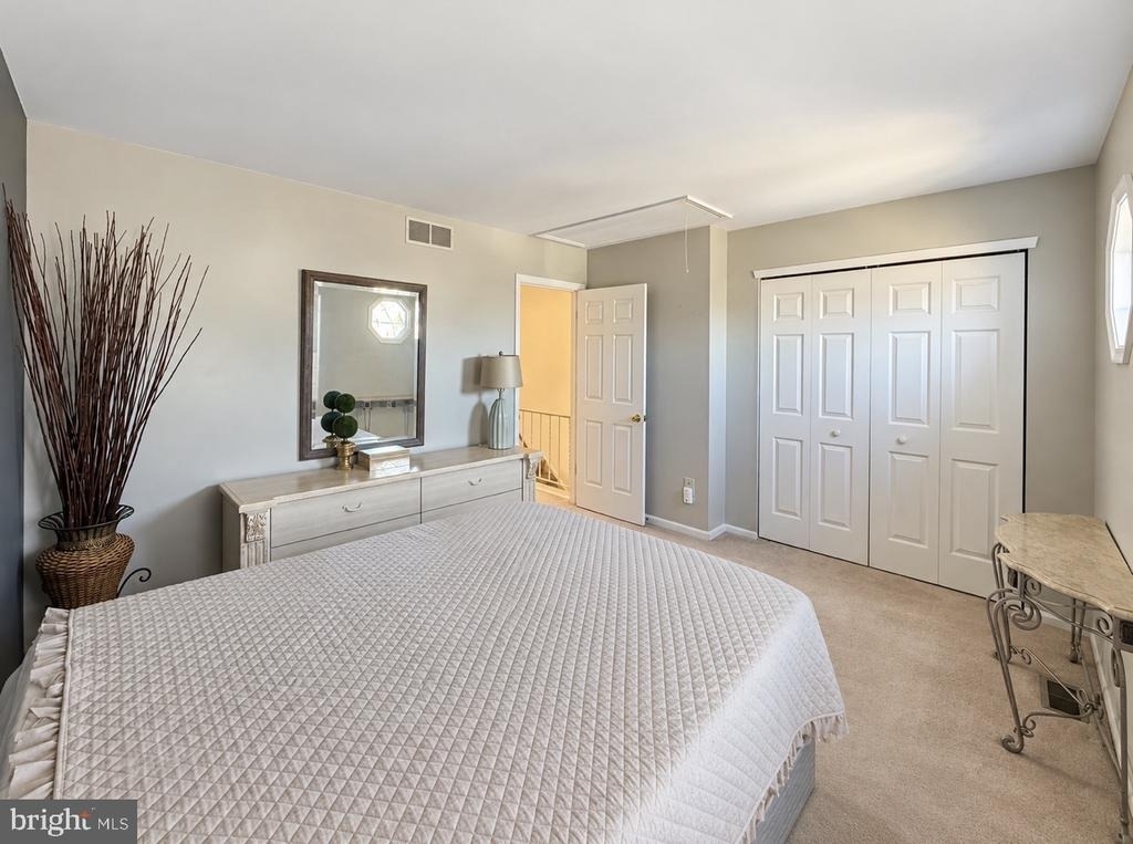 1009 Hillsboro Court - Photo 8