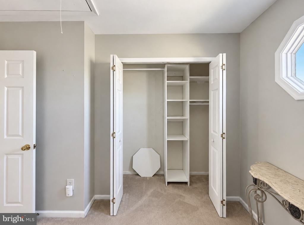 1009 Hillsboro Court - Photo 9