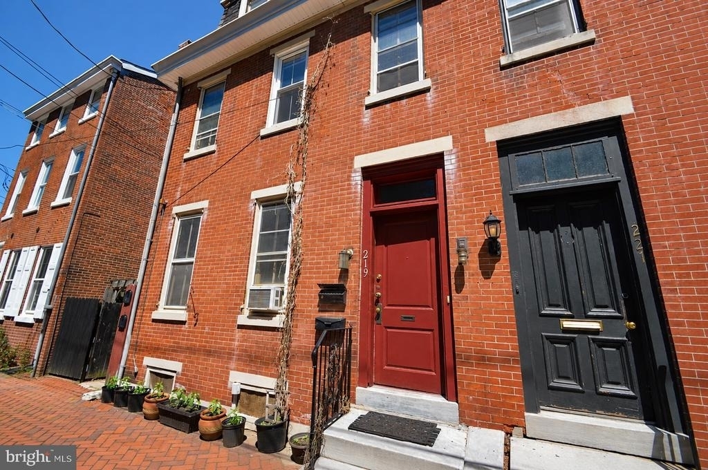 219 Wood Street - Photo 0