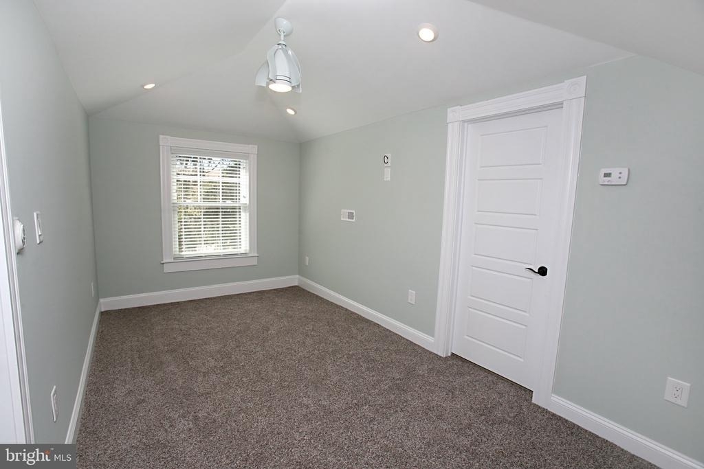 412 W Ocean Heights Avenue - Photo 23