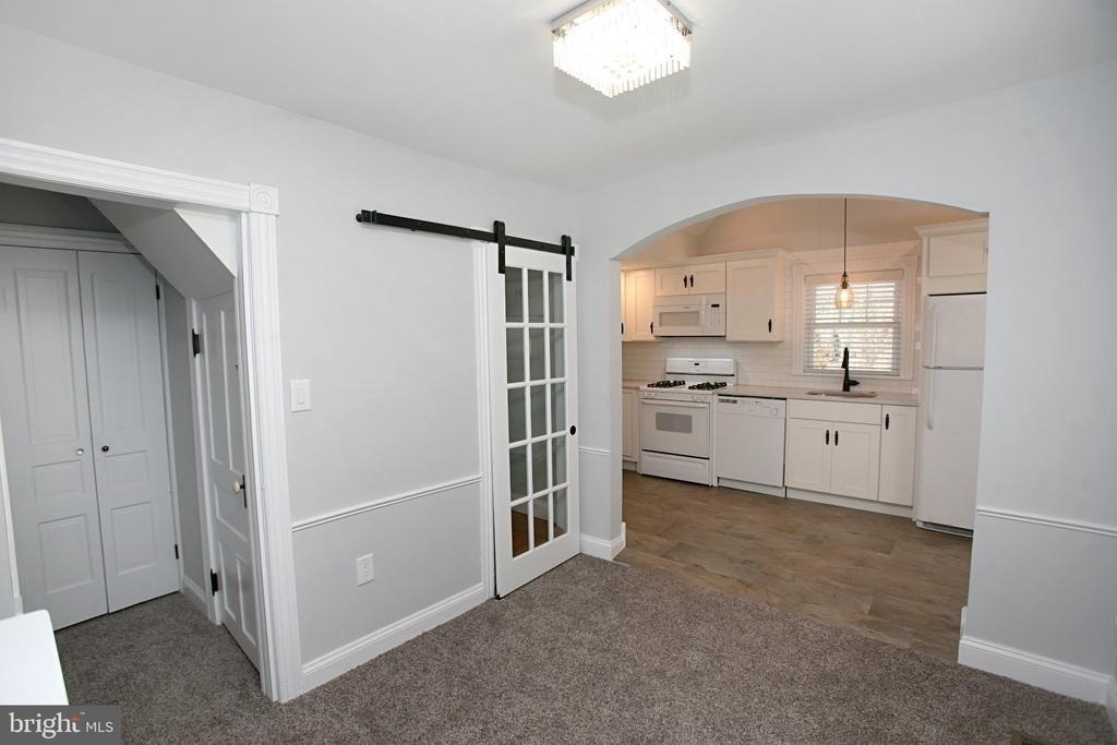 412 W Ocean Heights Avenue - Photo 2