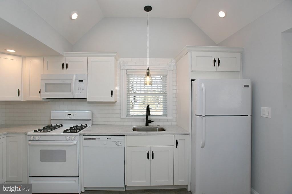 412 W Ocean Heights Avenue - Photo 1