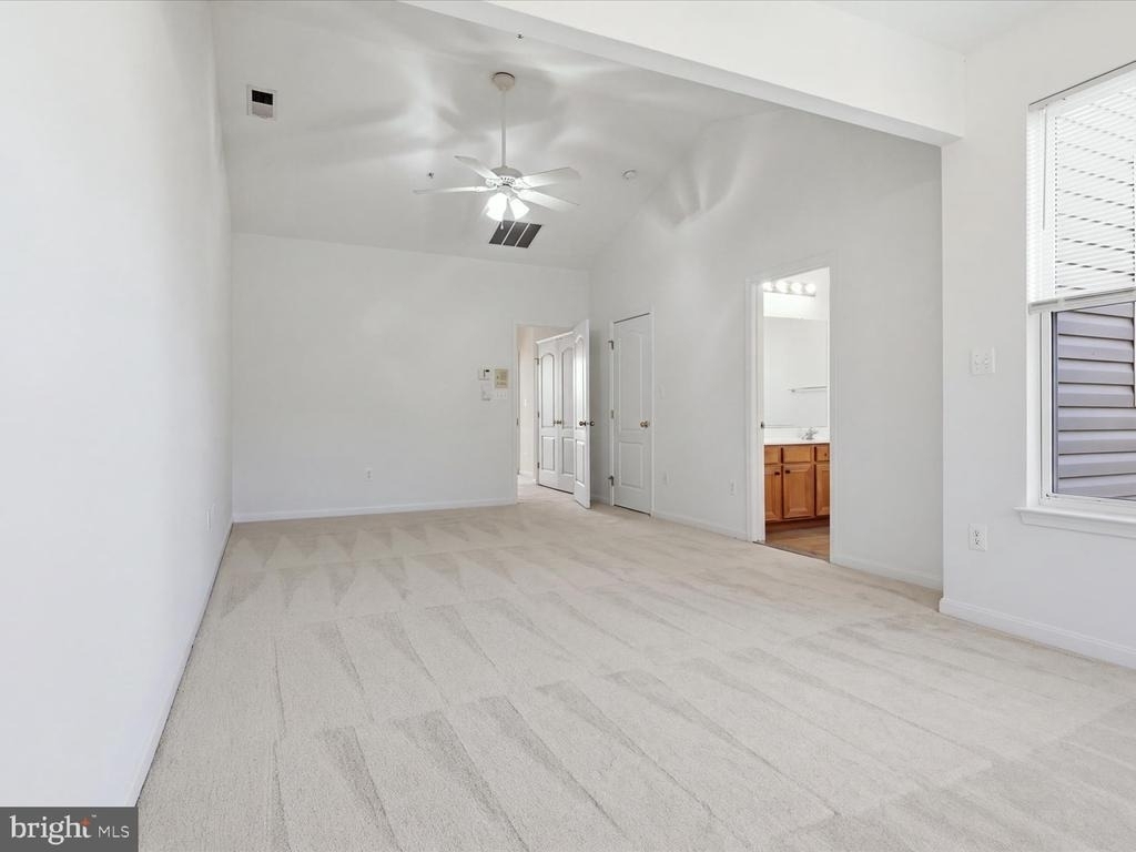 5602 Hartfield Avenue - Photo 10