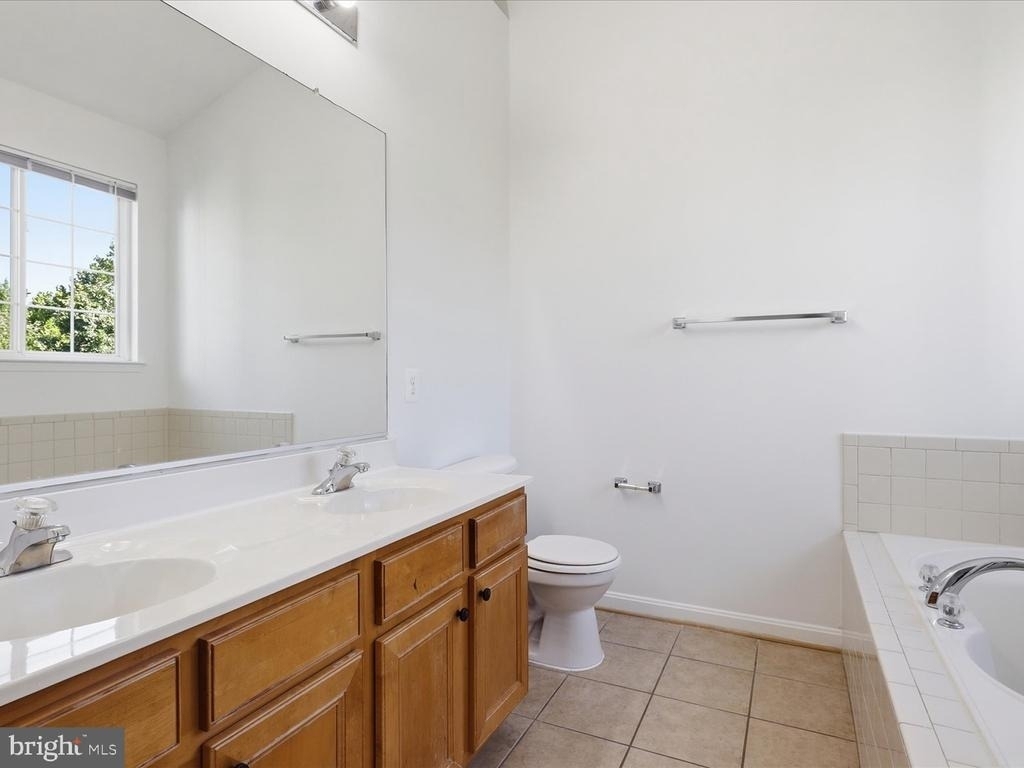 5602 Hartfield Avenue - Photo 11
