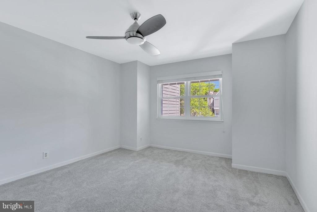 5716 Chapman Mill Drive - Photo 9