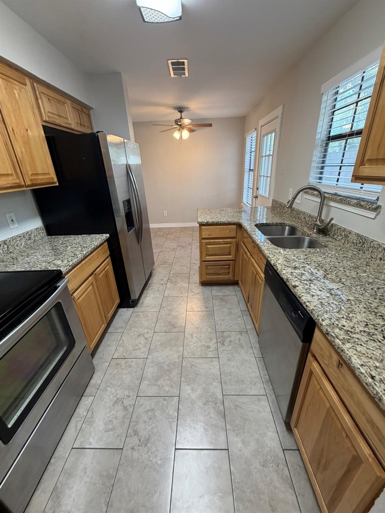 404 West St - Photo 5
