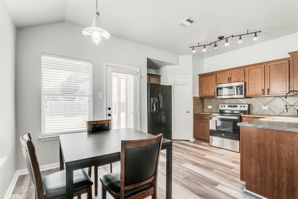 179 Valero Dr - Photo 2