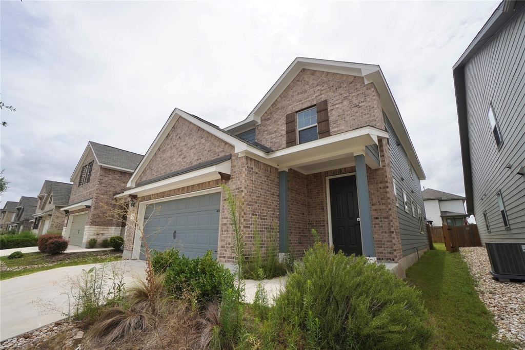 2513 Danbury Ln - Photo 2