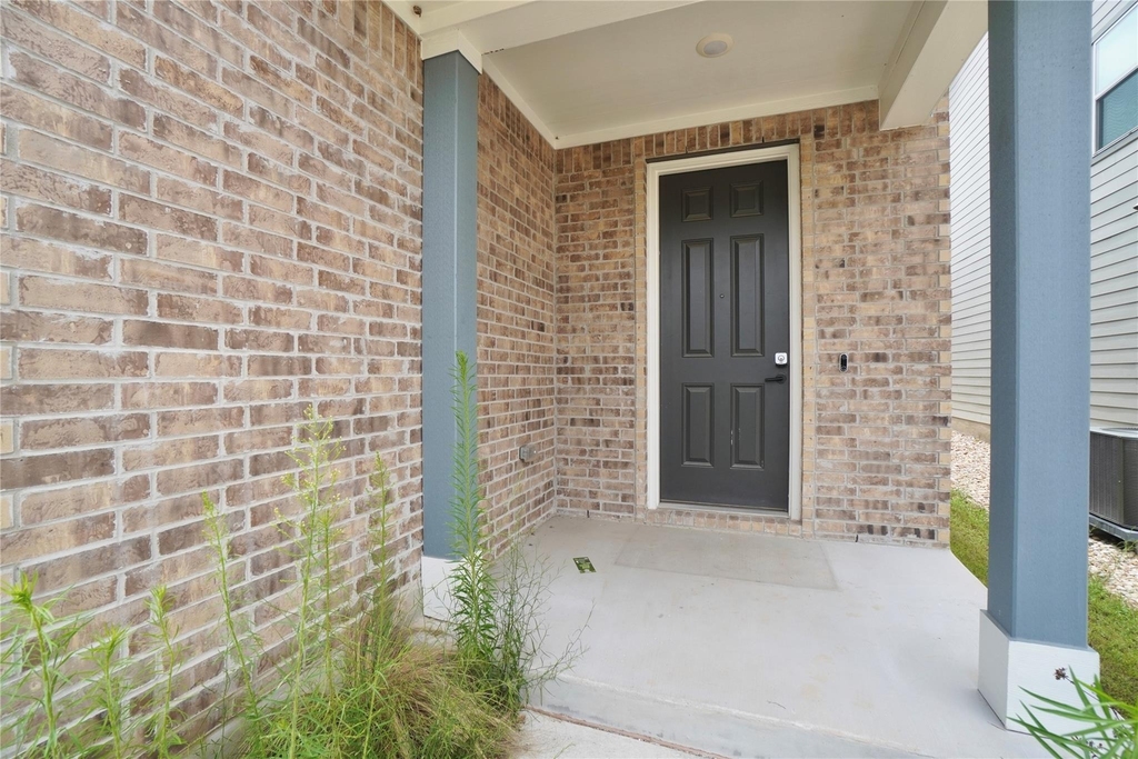 2513 Danbury Ln - Photo 3