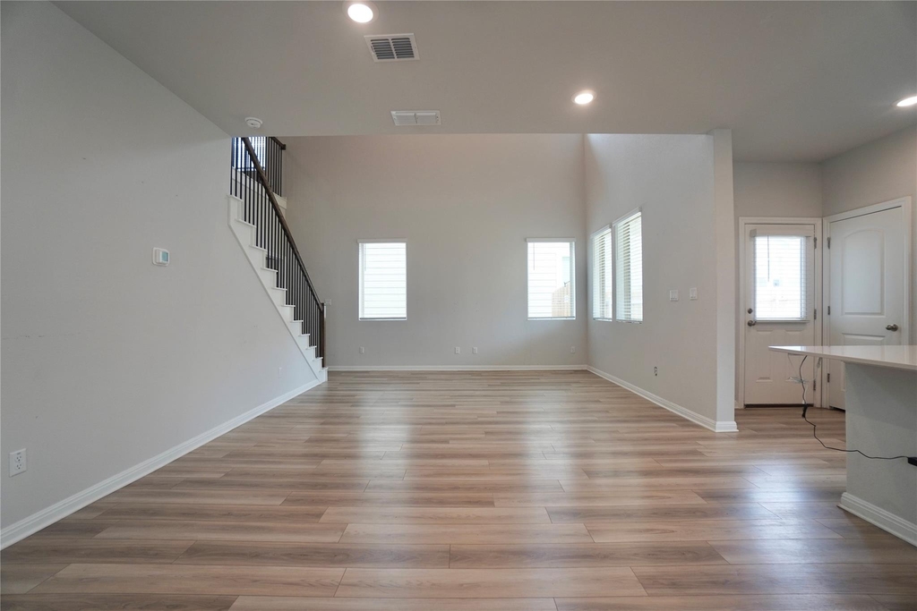 2513 Danbury Ln - Photo 7