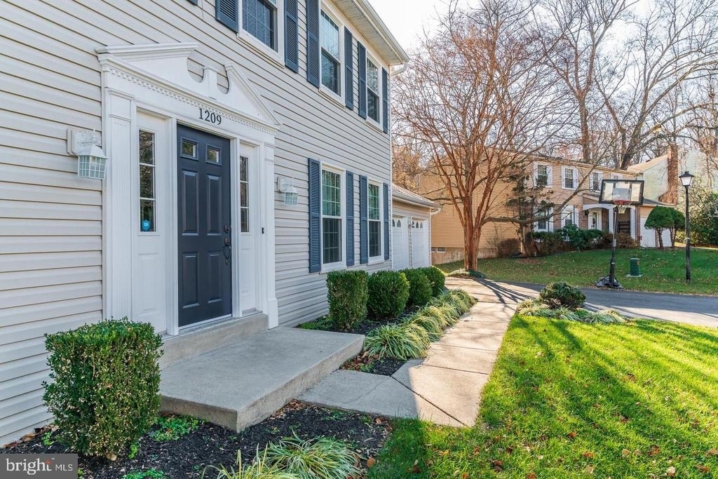 1209 Crockett Lane - Photo 3