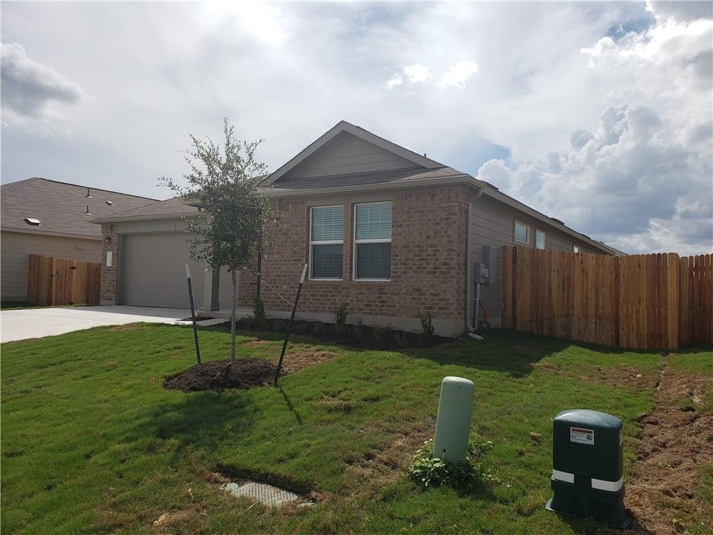 109 Red Buckeye St - Photo 2