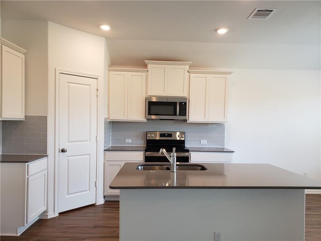 109 Red Buckeye St - Photo 10